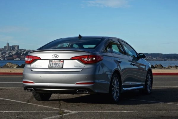 Лонг все пак се е опитал за спаси повредената Sonata от бракуване, но в крайна сметка се е принудил да поиска оферта от местни дилъри на Hyundai оферта за нов мотор. Те обаче са му отказали, защото нямали в наличност. А това е още една причини, поради която този седан трябва да се избягва.
