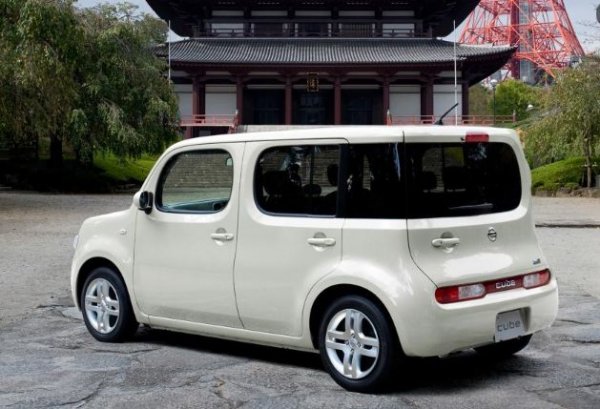 Същото издание направи класация и в световен мащаб, която се отнасяше само за модели от последното десетилетие. "Победата" в нея бе присъдена на Nissan Cube, чието трето поколение н момента е на пазара. Този дизайн на модела не е променян от 2002 г., но куриозното е, че през 2010 г. автомобилът получи наградата за "най-добър дизайн" в своя клас на конкурса AutoPacific.
