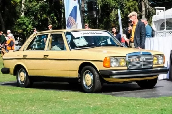 Американецът Пол Харман кара своя Mercedes-Benz 240D повече от 2 милиона км. Под капака на седана е оригиналният двигател - 2.4-литров дизел OM616. 

Собственикът сменя маслото на всеки 5000 км и редовно обслужва съединителя, но двигателят и кутията са тези, с които е напуснал завода. Този автомобил се превръща в символ на епохата, когато Mercedes произвеждаше &bdquo;вечни&ldquo; коли.