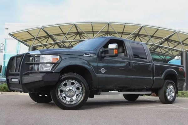 Собственик на Ford F-150 XLT, произведен през 1999, от американския щат Охайо за 26 години достигна 1 милион мили (1,6 милиона км) с пикапа си. Автомобилът се управлява през зимата по пътищата, които се поръсват със сол и това е довело до корозия на рамата и каросерията. Двигателят и трансмисията продължават да работят, въпреки увеличения разход на масло.