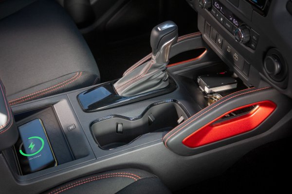 Друга фатална грешка на инженерите през седемдесетте и осемдесетте години на миналия век беше дефектът на ограничителя на предавката в автоматичните трансмисии, блокиращ кутията при паркирана кола. В някои случаи лостът може спонтанно да скочи от позиция „P“ в „R“, след което колата просто потегля, като това се случва, ако не активирана ръчната спирачка.

Дефектът беше открит при модели със скоростни кутии (C-3, C-4, C-6), FMX и Jatco, като в САЩ са регистрирани около 600 катастрофи. Загинала около 100 човека, а над 1700 бяха ранени. Наложи се сервизна акция, която автомобилните производители се опитаха да избегнат и първоначално се ограничиха с изпращане на известия до собствениците им, в които ги подсещат да поставят ръчната спирачка при спиране.