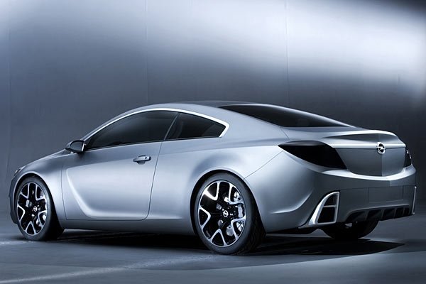 Opel GTC Concept: ауспухът отзад е взел вертикалната дизайнерска тема от предницата. 