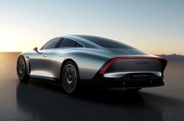 Концепцията е базирана на новата платформа MMA (Mercedes-Benz Modular Architecture). Електрическата система обаче не впечатлява с мощност - един двигател отзад произвежда 204 конски сили, но ефективността му достига 95%. Капацитетът на батерията с 900 волта е 100 кВт/ч, като това е сравнимо със серийния EQS, но новата батерия е с 50% по-малка и тежи около 30 % по-малко. На покрива има 117 слънчеви клетки, които добавят пробег от 25 км при ясно време.