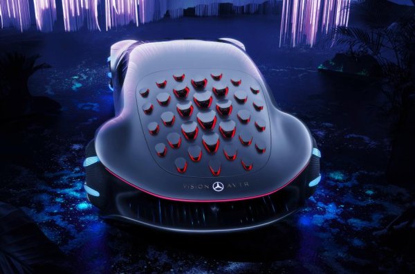 Мощността на електрически модел е 470 к.с., а батерията с капацитет 110 кВт/ч осигурява пробег до 700 километра. Елементите в салона с 4 места са направени от рециклирани материали, а седалките напомнят седалките от планетата Пандора.