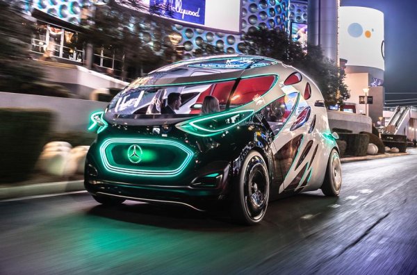 Преди три години германците експериментираха с безпилотни трансформиращи се машини, като резултатът беше концептуалният Vision Urbanetic е платформа със сменяеми товарни и пътнически модули. 