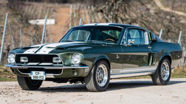 Тактиката с добавянето на конски сили, без те да бъдат обявявани официално, е добре позната, още преди японците да заложат на нея. Една от най-свирепите битки за мощност в автомобила се разиграва в Америка в средата на 60-е години, като в нея се включват Chevrolet, Ford, Pontiac, Dodge, AMC и Plymouth.