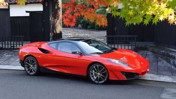 Бизнесменът Юничиро Хирамацу не може да бъде наречен световна звезда. В Маранело обаче познават и обичат японеца, който съвсем не е безразличен към Ferrari. Може ли да се откаже нещо уникално на щедрия фен и колекционер, който притежава десетки модели на марката?