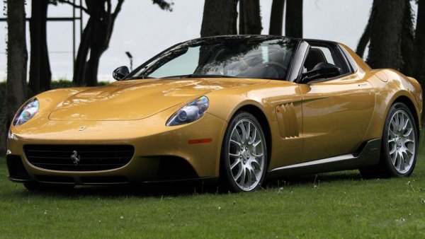 Едно Ferrari трябва да бъде червено? Кажете това на сина на създателя на кабелната телевизия - американския милионер Едуард Уолсън, който си поръчва суперавтомобила от тази снимка.