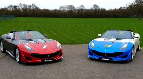 Нещо друго обаче е много по-любопитно: сър Колинс, който е чувствителен към скъпите технологии, поръчва два суперавтомобили наведнъж. Той използва синьо-бяло-жълтия SP3JC с десен волан за пътуванията в родината си, а когато отива в страни с "грешно" движение взима със себе си черно-червената версия с ляв волан.