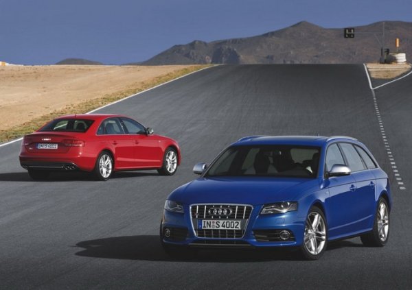 Това са Audi S4 Sedan и S4 Avant