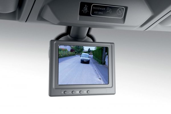 Express ще получи доста повече електронни асистенти в сравнение с Dokker. Новост е асистентът за задно виждане, който разполага с камера над задната врата, и показва образ върху екран на мястото на централното огледало. Така видимостта назад е гарантирана дори при пълно догоре товарно отделение. 
Колата разполага с круиз контрол, система за подобряване на сцеплението при хлъзгави повърхности, и система за електронна стабилизация на ремарке. 
