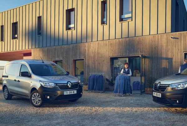 Дизеловият агрегат за Express е 1.5-литров Blue dCi с две степени на мощност - 75 и 95 конски сили (съответно 220 и 240 Нм). И в двете степени средният разход, измерен по новия цикъл WLTP, е 5.1 литра на 100 км. 
