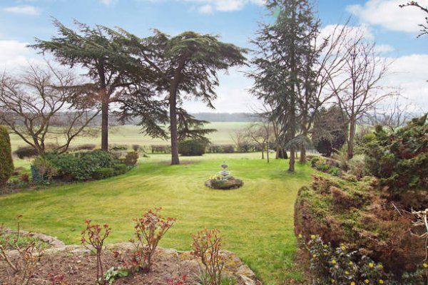 Родната къща на Джеръми Кларксън. Имотът, който се намира в близост до град Донкастър, се продава за 714 000 евро