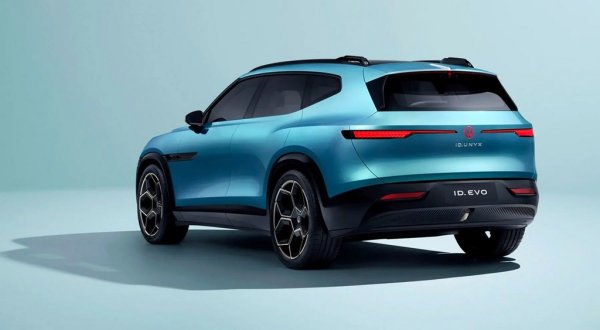 Успоредно с бъдещия Golf се работи и върху електрическа версия на T-Roc, като и двата модела ще се произвеждат в завода на VW във Волфсбург.
Следващият T-Roc, базиран на SSP, ще се отличава с нов стил, подобрено вътрешно пространство и добавена дигитална функционалност. Позициониран над предстоящия ID.2X, но под наследника на ID.4, той се очаква да се превърне в един от най-продаваните електрически модели на VW. 
