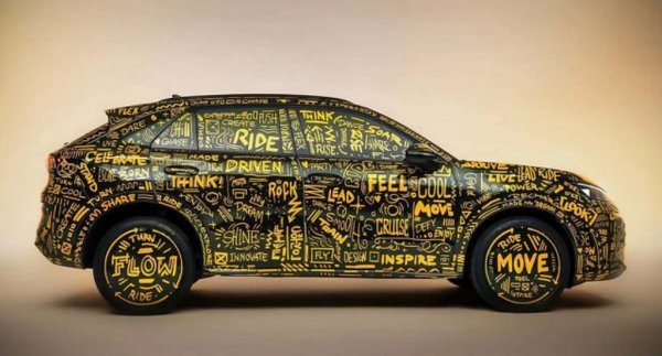 С новия T-Roc компанията за пръв път ще въведе в задвижването си пълен хибрид. Новата конфигурация, подобна на използваната от Toyota Prius, комбинира бензинов двигател с електрически мотор и батерия, която се зарежда в движение, без опция за външно зареждане.
Очаква се бензиновият двигател да бъде 1,5-литров, четирицилиндров и с турбокомпресор. Планирани са различни мощности, вариращи от 201 к.с. до 268 к.с.. Технологията се различава от настоящите меки хибридни и plug-in хибридни системи на VW, предлагайки по-евтина алтернатива в някои от най-популярните модели. По-нататък този агрегат ще е наличен и за Golf и Tiguan. Това ще позволи удължаване на живота на конвенционалните модели поне до 2033. 
