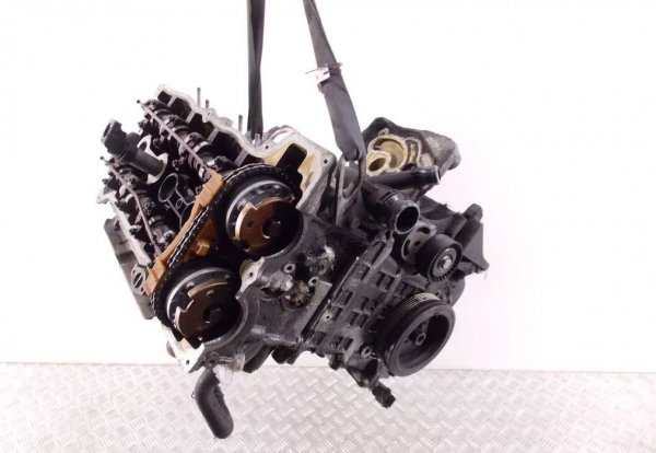 Монтиран в 316i и 320si, това е един от по-неудачните двигатели. Динамичните му възможности са скромни, особено като за BMW, но за сметка на това е склонен към разход на масло и нерядко има проблеми с ангренажната верига. Уплътнителните пръстени на обтегачите са склонни към течове. 
При 320si заради твърде тънките стени на алуминиевия блок се случват даже пукнатини в цилиндрите. 
