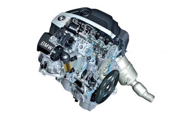 Монтиран в 318d и 320d (освен най-ранните версии от 2005 и 2006, ползващи по-стария M47). Този двигател се държеше безукорно като нов - с отлична тяга и завидна икономия. Проблемите се появяват обикновено след 4-5 години - разтягане на ангренажната верига и износване на зъбчатките на валовете. За подмяна на веригата трябва да се демонтира целият двигател. Чак през 2011 този проблем бе отстранен. 
Слабост са и пиезоелктрическите дюзи, които имат твърде ограничен ресурс, но за сметка на това - болезнено висока цена. 
За компенсация турбокомпресорите спокойно издържат по 150-200 хиляди километра. 
