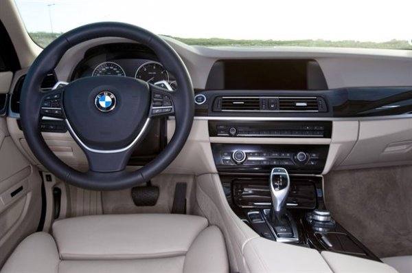 Новите BMW 5-series и Mercedes E-class
