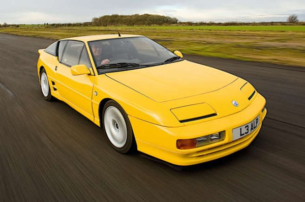 Alpine A610 е последният модел в линията, която до известна степен може да бъде проследена обратно до A106, но по-специално до A310 V6. Двигателят PRV сега е в най-голямата си, 3,0-литрова форма. Само с турбокомпресор в това поколение.

Той е монтиран отзад, както обикновено, въпреки че по-равномерното разпределение на тежестта прави колата по-малко склонна към поведение, известно като "хвърляне на чук назад&ldquo;.

Въпреки подобренията спрямо GTA, A610 не жъне особен успех и Renault (както се оказа временно) затваря марката Alpine. Но запазва фабриката в Диеп и използва уменията на нейните работници.