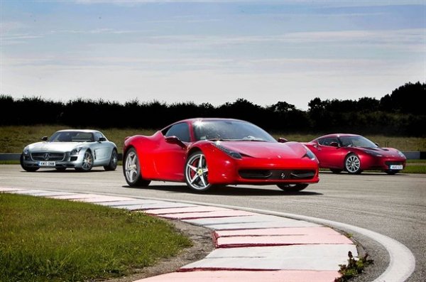 Кадри от конкурса Britain&rsquo;s Best Driver&rsquo;s Car 2010 на Аutocar. Победител е Porsche 911 GT3 RS.