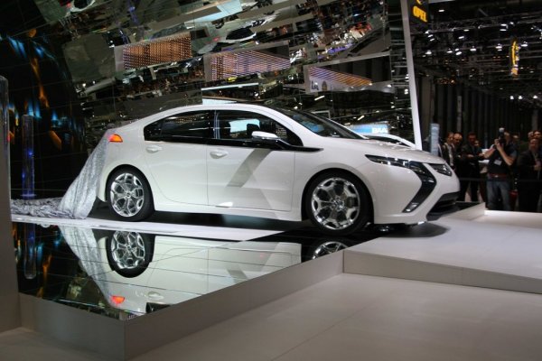 Женева 2009 / Opel Ampera