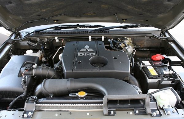 Дизеловият 4M41 3.2 (163 к.с.) също няма генералния проблеми. Веригата за синхронизация може да издържи 200 000-250 000 км. Помпата на инжекциона изкарва 300 000 км, но трябва да се внимава с качеството на горивото. Инжекторите изкарват до 150 000, турбината &ndash; около 250 000 км.

Ролката на коляновия вал (гуменият слой се ексфолира), ремъкът на алтернатора (свирене - необходимо е да се затегне или смени) и EGR клапанът изискват постоянно внимание. Като цяло ресурсът на двигателя е над 400 000 км.