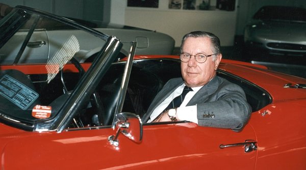 Pinin и Farina обаче стават толкова тясно свързани, че синът на Батиста, Серджо, официално промени фамилното си име на Pininfarina. Само че не може да отиде ей така в италианския ЕСГРАОН и да го смени. Батиста трябва да помоли президента на Италия, който пък да получи разрешение от министъра на правосъдието.

До голяма степен благодарение усилията на сина на Батиста, славната фамилия не изчезва, студиото не престава да съществува в средата на 20-ти век, а автомобилните фенове, а и не само те, получават толкова много страхотни проекти.
