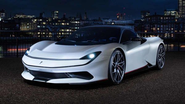 През цялата си история Pininfarina работила по поръчка за някой друг. Това обаче е различен случай - първата изцяло собствена, оригинална хиперкола. И "хипер" не е преувеличение тук. Купето има 4 електромотора с обща мощност 1900 к.с. В резултат на това ускорява до 100 км/ч за по-малко от 2 сек. Максималната скорост не е рекордна, а скромните, по стандартите на хиперколите, 350 км/ч.
