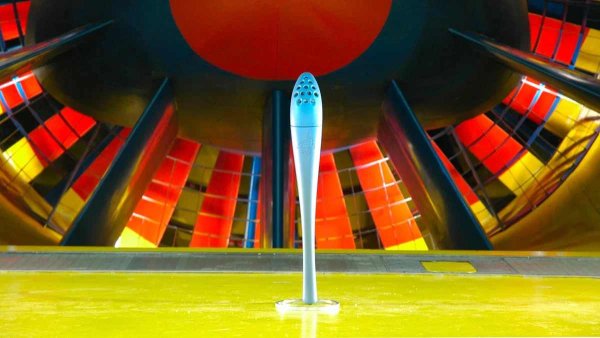 Дори никога да не сте виждали куфарите Brikc's или италианските телефони, определено бихте могли да се натъкнете на дизайна на Pinifarina на церемонията по откриването на Зимните олимпийски игри през 2006 г. в Торино - традиционният факел също е дело на ателието.

Компанията влага няколко значения в символа на Зимните олимпийски игри. Формата на факела трябва да наподобява едновременно ски за бягане и основния архитектурен символ на Торино, кулата Моле Антонелиана. Факелът също така изглежда няма горелка - пламъкът излиза от метални прорези, сякаш самият метал гори.
