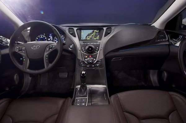 <p>Wards Auto подреди 10-те най-добри автомобилни интериора за 2012 година <br /><br />Hyundai Azera/Grandeur</p>