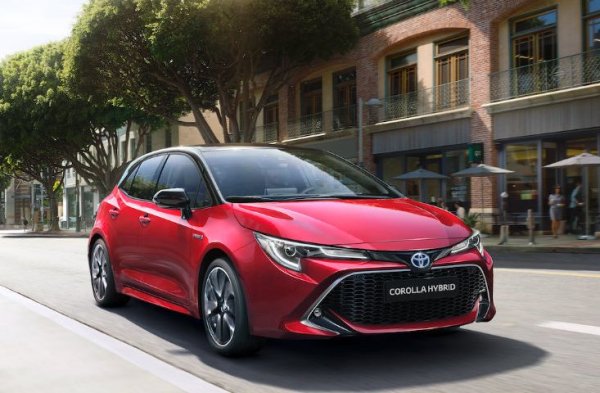 Продажбите на японската марка са с 1.5% по-високи спрямо 2020. Абсолютен лидер е Corolla в трите й различни версии - общо 97 регистрации, второто място е за кросоувъра CH-R - 66, следват Yaris - 33, RAV4 - 27, Aygo - 19. 
