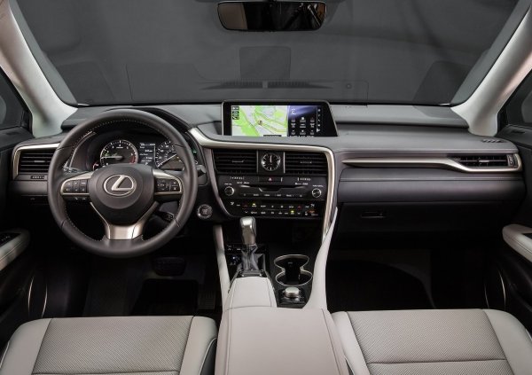 Четвъртото поколение на Lexus RX коригира някои от недъзите на третото поколение, като най-забележителното е возенето, което е по-комфортно и гладко. Интериорът също е много приятен, с арматурно табло, което е солидно и интелигентно с изчистени линии.

По отношение на двигателите, повечето от RX (2016-2022) са хибриди, комбиниращи 3,5-литров V6 с два електрически мотора, за да произведат 308 к.с. Това е изпитана и тествана настройка, която допринася за високия резултат на надеждност на автомобила.
