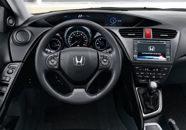 Деветото поколение на Honda Civic, произведено във Великобритания, е много надеждна семейна кола. Това е подпомогнато от факта, че всички двигатели използват ангренажни вериги, дакота филтърът за твърди частици на 1,6-литровия дизел е разположен близо до двигателя, което му позволява да загрява бързо и по този начин да работи по-ефективно.

От друга страна Civic е много практичен, с голям багажник и умните „магически седалки“ на Honda, които могат да се сгънат напълно или да се обърнат нагоре в основата, за да създадат място за високи предмети.
