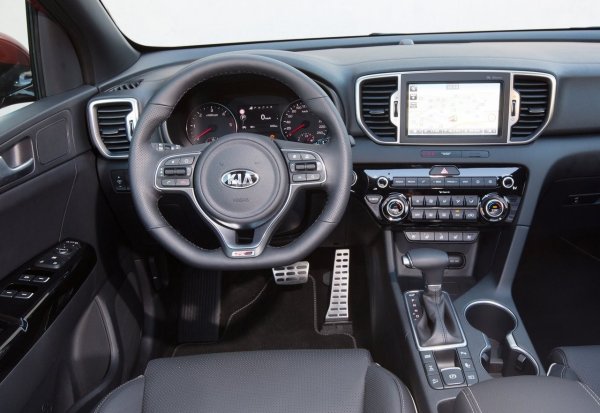 Дизелът може да не е толкова модерен, колкото беше преди, но ако искате здрав употребяван семеен SUV, дизелът от предишното поколение Kia Sportage е най-надеждният вариант. Нито един собственик не е докладвал за проблем в това проучване за надеждност.

Не трябва да се пропуска и още един факт - 1,7-литровият дизел със 114 к.к. е много икономичен, като постига среден разход от 3,9 л/100 км в тестовия цикъл NEDC.
