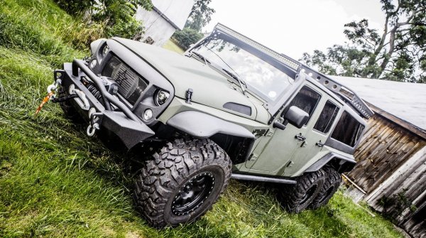Jeep Wrangler Tomahawk 6х6. Пикапът е дело на китайското ателие G. Patton