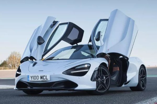 Задвижвана от 4,0-литров V8 с турбокомпресор със 720 к.с,  тази суперкола буквално шокори с динамиката. Проблемът е, че в последно време McLaren и амортизация са донякъде синоними. Средно цената на 720S пада с около 23% за три години. 

За причините вече стана дума – съмнителна надеждност и наличност на пазара втора ръка , заради които цените на автомобилите на британската марка падат. 