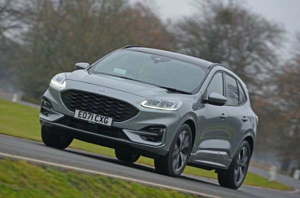 Рейтинг на надеждност - 82,7% 

Проблемите с батерията са основната грижа на собствениците на Kuga, като 26% съобщават за грешка в тази област. Оплакванията включват още климатика, двигателя и различни електрически системи. Ремонтите са били бавни, като повече от 80% от колите са останали в сервиза над седмица. Въпреки че 90% от колите са оправени безплатно, някои собственици е трябвало да платят между 100 и 200 лири.