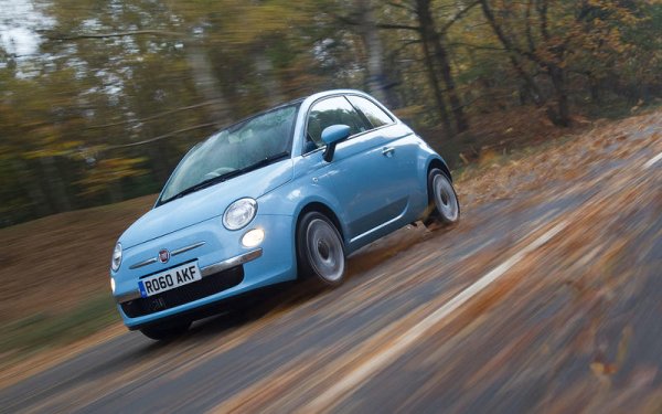 През 2010 г. Fiat пусна на пазара своя градски автомобил Twinair, който е оборудван с малък двуцилиндров турбомотор. Компанията твърди, че този модел постига разход на гориво от 4 л/100 км, но вероятно ще предпочетете да се насладите на характера му. Въпреки мощността от само 83 к.с. колата е доста бърза в градски условия (това не важи за ускорението от 0 до 100 км/ч, което е 11 секунди). Версията 500C landaulet с отварящ се покрив позволява да чуете и двата цилиндъра в целия им блясък. За целта обаче ще трябва да извадите около 5000 евро.