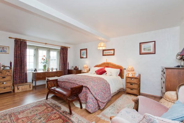 Родната къща на Джеръми Кларксън. Имотът, който се намира в близост до град Донкастър, се продава за 714 000 евро