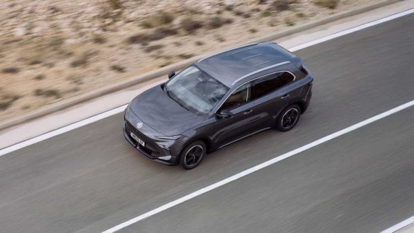 Нов, чисто електрически кросоувър, който бе лансиран през 2024 за китайския пазар и през 2025 - за Европа. Дълъг е 4.48 метра, и има багажник с вместимост 453 литра. 
Цените в Румъния започват от 30 500 евро за базовата версия и от 36,600 за най-високото ниво. 
