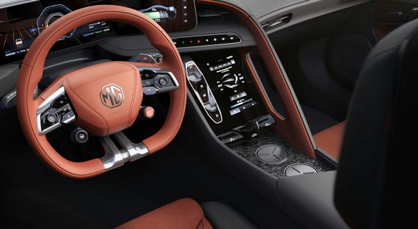 Автомобилът ползва батерии на CATL с брутен капацитет 77 киловатчаса. Пробегът с едно зареждане е 443 км според тестовия цикъл WLTP. В Румъния стартовата цена е малко под 80,000 евро. 
