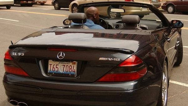 Изгледа сякаш номер 23 липсва при този Mercedes-Benz SL 55 AMG, който е една от най-впечатляващите машини, притежавани от легендарния баскетболист. Всъщност, самият той признава, че тази кола е алтернатива на кабриолетите Aston Martin, когато му омръзнат.