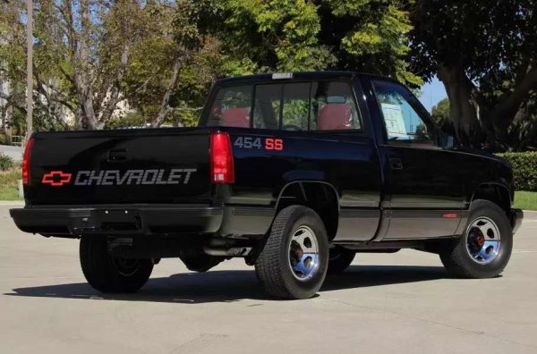 Тази модификация се различава от оригинала с амортисьорите Bilstein, подсиления стабилизатор отпред, специалните лети джанти, прекалибрираното кормилно управление, спортните седалки и вентилираните дискови предни спирачки.
