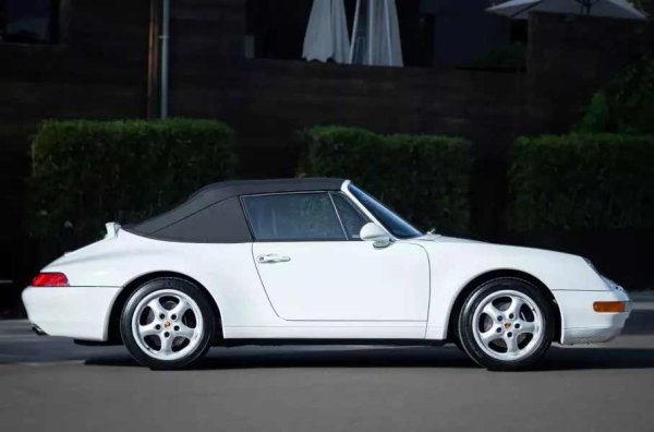 Два пъти вече автомобилът не успява да достигне исканата цена - първо офертата не надхвърли границата от $181 000, а след това само $150 000. Перфектното състояние на модела се потвърждава от документи, няма информация за аварии или превъртян километраж.
