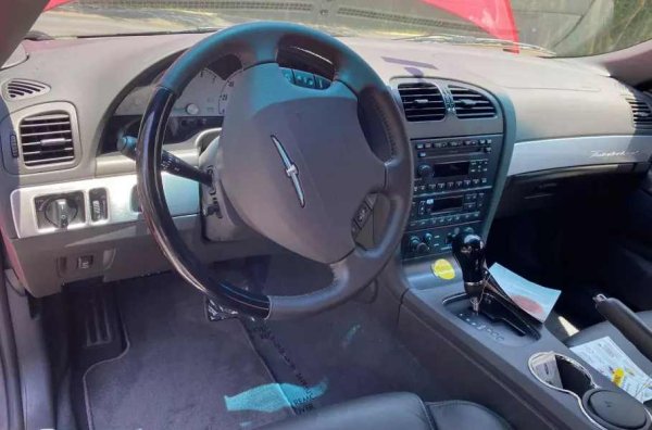 При предпродажбената подготовка са подменени маслото и охладителната течност, направен е и ремонт на горивната система. Спецификацията е типична за модела. Атмосферният 3.9-литров V8 двигател (252 к.с. и 362 Нм) е съчетан с 5-степенна автоматична скоростна кутия.
