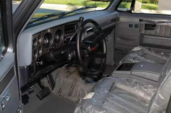 Автомобилът е предлаган на търг три пъти - два през 2023 година и веднъж на следващата. За това време пробегът се е увеличил от 18 на 23 мили (от 29 на 37 километра). На предишни търгове за всъдехода искат между 125 000 и 150 000 долара.
