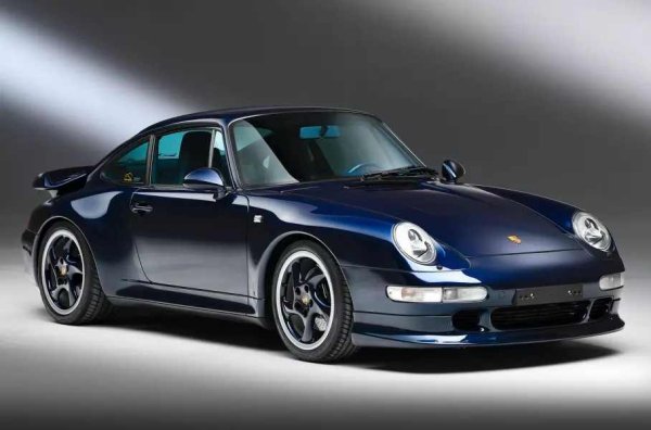 Последният модел с двигател с въздушно охлаждане беше продаден на търг във Великобритания. Автомобилът слиза от производствената линия на 27 март 1998 година, в деня на смъртта на Фердинанд Порше.
