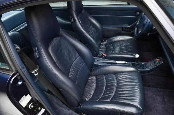 Към момента на продажбата автомобилът, наречена The Last Waltz ("Последният валц"), е изминал малко над 11 000 километра. Цената, включително премията за аукционната къща, достигна 614 200 паунда.
