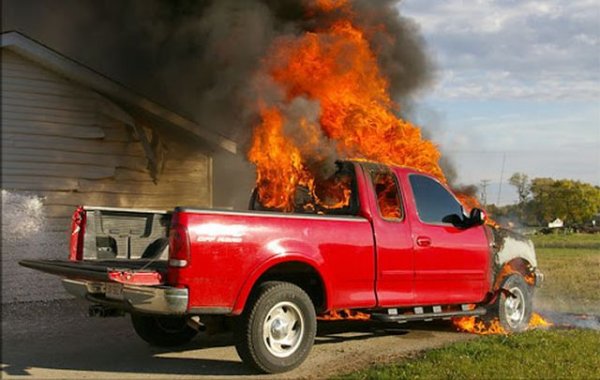 Компанията Texas Instruments от много години произвежда превключвателите за круиз контрола на всички щатски модели на Ford. Но с годините се оказа, че тези превключватели могат да дадат на късо и да предизвикат пожар. Между 1996 и 2009 Ford трябваше да обяви сервизни акции за общо 14.9 милиона автомобила. Проблемът бе толкова чест, че хората прекръстиха Ford Explorer на Ford Exploder. 
