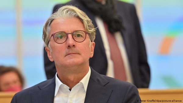 През септември 2015 ЕРА изобличи концерна Volkswagen, че използвал специален софтуерен трик, за да заблуждава тестовете за вредни емисии за дизеловия си агрегат 2.0 TDI. После се оказа, че подобни шашми са правени и с други мотори - дизелови и бензинови. Скандалът доведе до оттеглянето на шефа на VW Мартин Винтеркорн и до ареста на шефа на Audi Руперт Щадлер. Глобите, компенсациите и другите разходи на VW по скандала вече надхвърлят 30 милиарда долара. В момента подобен скандал се развива във Франция с Renault и PSA Peugeot-Citroen. 
